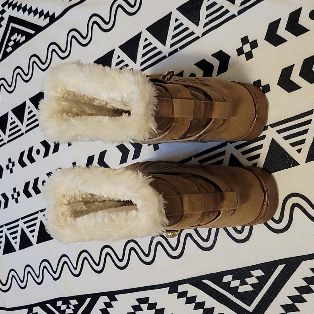 Boots - Picture 4 of 4